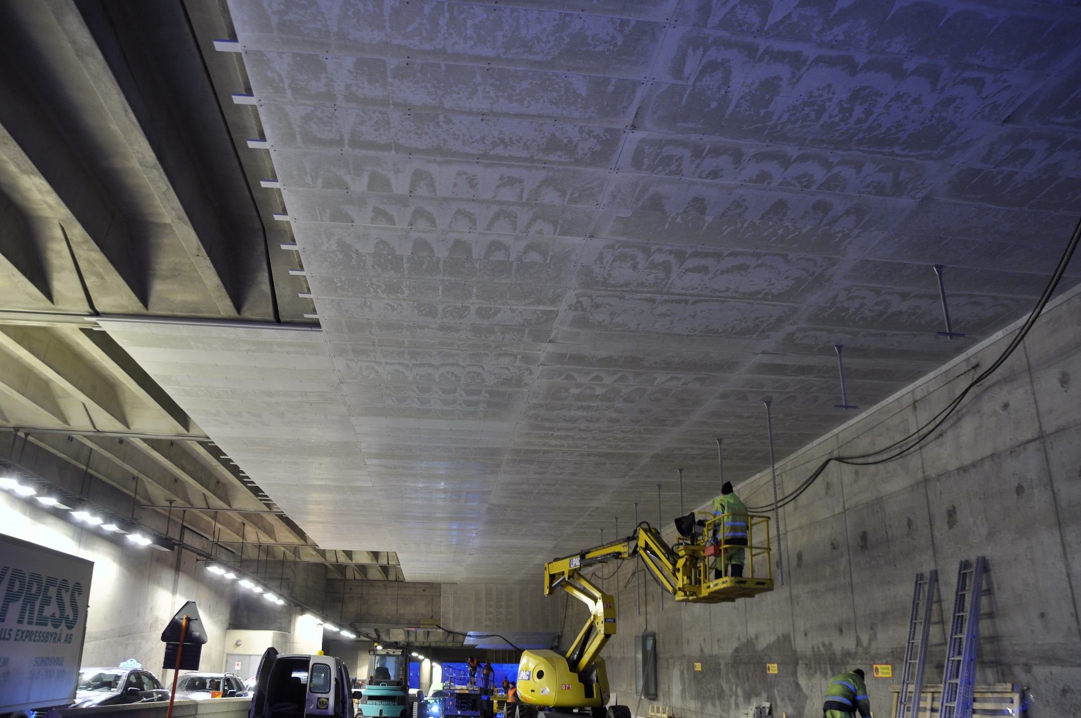 Installation von Brandschutpaneelen im Tunnel